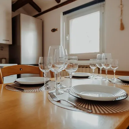 Artemar The Roof Piazza Unita 公寓